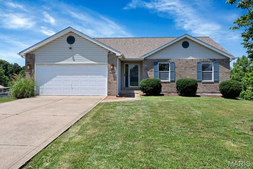 907 Sherwood Dr, Warrenton, MO, 63383-2241 | Card Image
