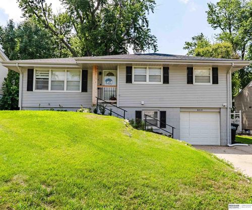 8215 Franklin St, Omaha, NE, 68114-1533 | Card Image