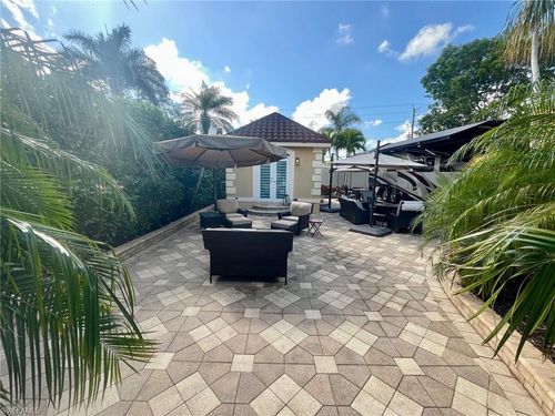 4592 Southern Breeze Dr, NAPLES, FL, 34114-9417 | Card Image