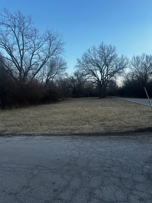 3747 W 140th Pl, Robbins, IL, 60472-1911 | Card Image