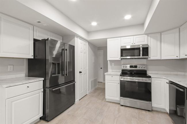 Kitchen | Image 8