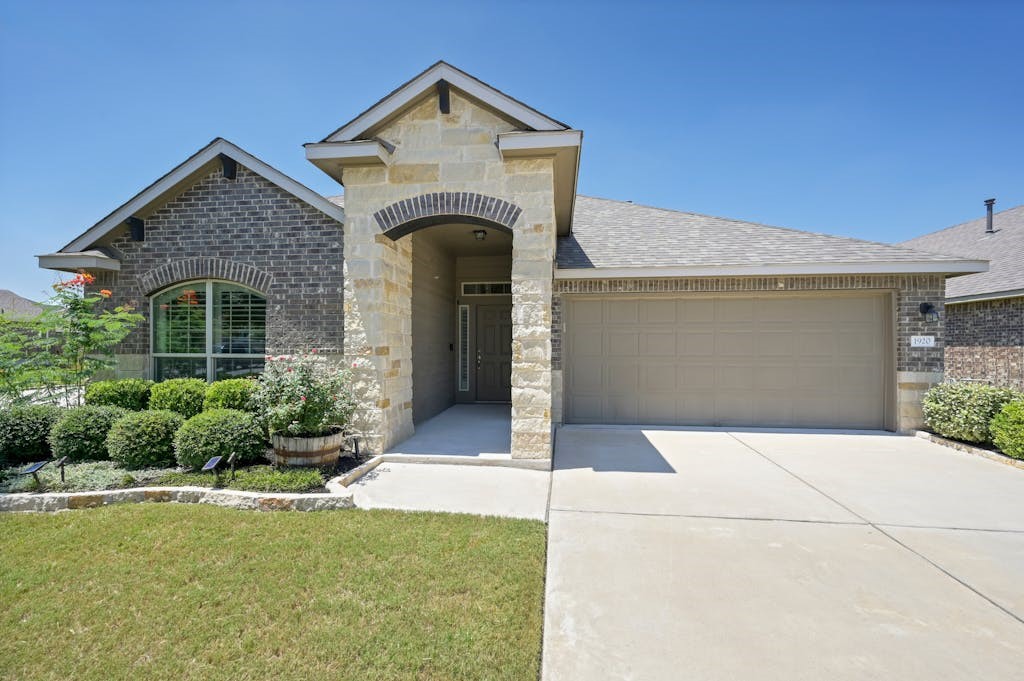 Mexia Dr, Round Rock, TX 78664