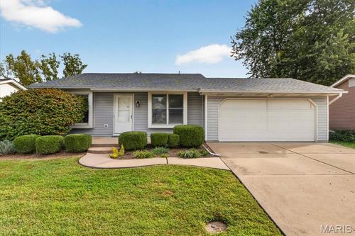 19 Fawn Meadows Dr, Eureka, MO, 63025-1207 | Card Image