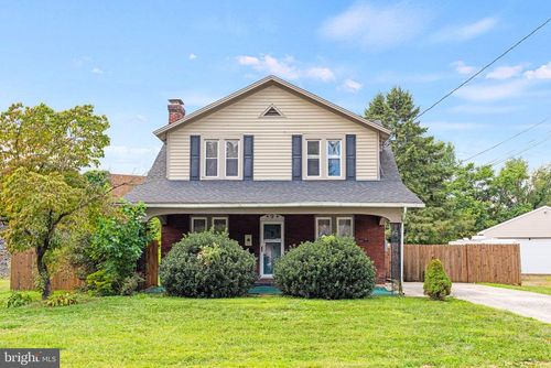 9 Oakwood Cir, CAMP HILL, PA, 17011-4135 | Card Image