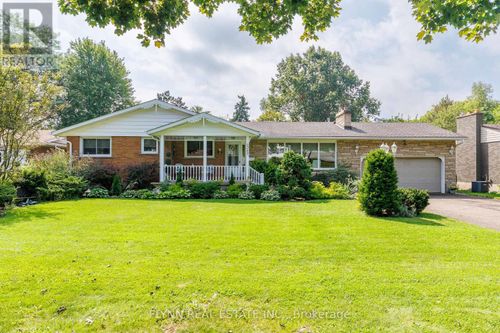 7260 Mccoll Dr, Niagara Falls, ON, L2J1G8 | Card Image