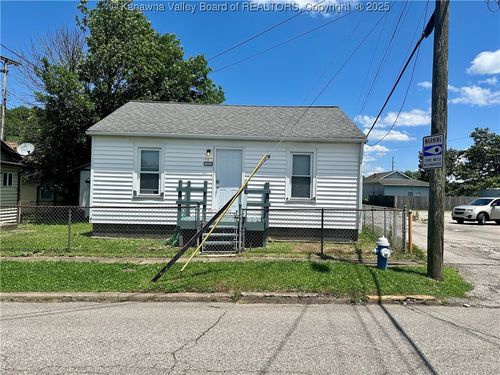 709 Dunbar Ave, Dunbar, WV, 25064-3217 | Card Image