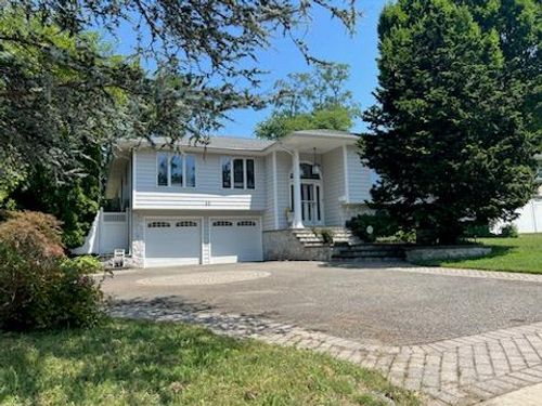 33 Pittoni Dr, Commack, NY, 11725-5327 | Card Image