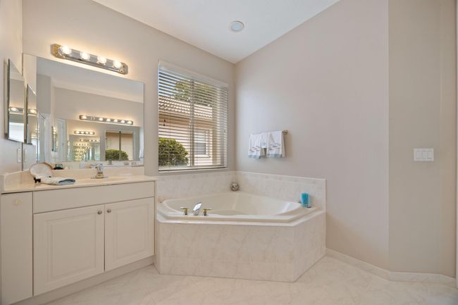 8926 Agliana Cir, House other with 3 bedrooms, 2 bathrooms and null parking in Boynton Beach FL | Image 28
