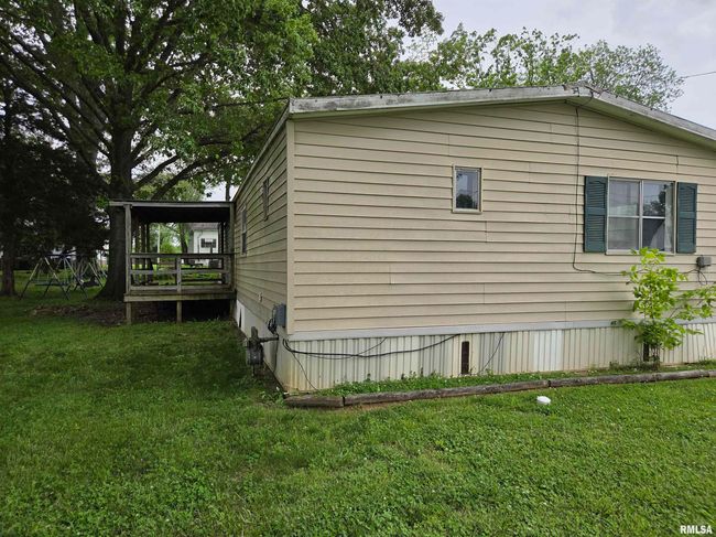 201 E 3 Rd St, Home with 3 bedrooms, 2 bathrooms and 2 parking in Christopher IL | Image 4