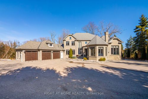 661 Wellington St W, Aurora, ON, L4G6J7 | Card Image