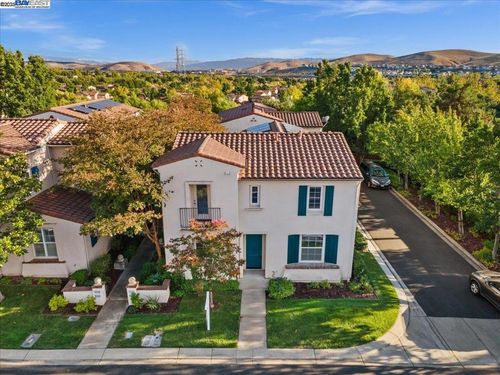 9752 Belladonna Dr, San Ramon, CA, 94582-5266 | Card Image