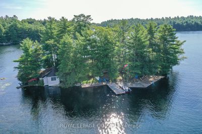 1 Island 4 Sl, House other with 2 bedrooms, 1 bathrooms and null parking in Muskoka ON | Image 2