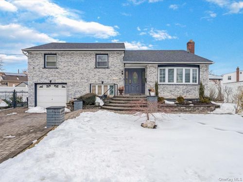 1083 Northgate Ct, Uniondale, NY, 11553-3016 | Card Image