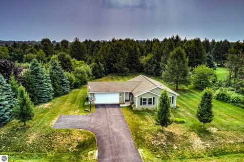 725 Francis Dr, Traverse City, MI, 49696-8700 | Card Image