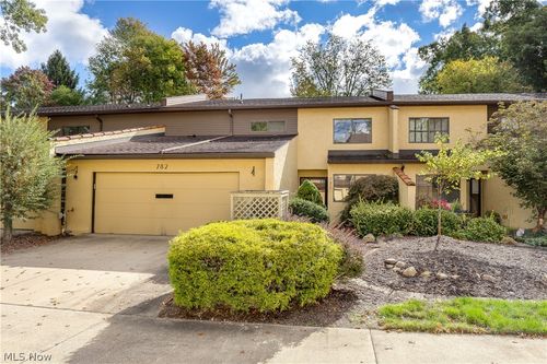 782 Hampton Ridge Dr, Akron, OH, 44313-5035 | Card Image