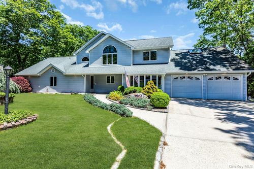 23 Campus Ln, Ronkonkoma, NY, 11779-1946 | Card Image