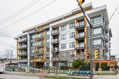 201-1519 Crown Street, North Vancouver, BC, V7J1G6 | Card Image