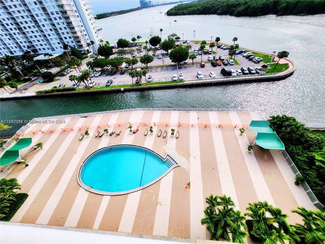 317 - 400 Kings Point Dr, Condo with 1 bedrooms, 1 bathrooms and null parking in Sunny Isles Beach FL | Image 9