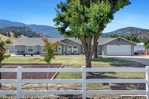 5741 Elwood Road, Sanger, CA, 93657 | Card Image