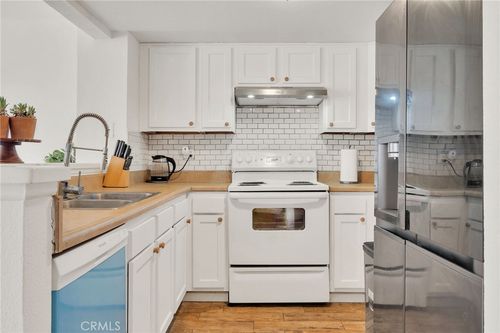 205-300 E Chestnut Ave, Santa Ana, CA, 92701-5901 | Card Image