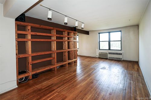 apt-6f-80 Springfield Blvd, Queens Village, NY, 11427-1208 | Card Image