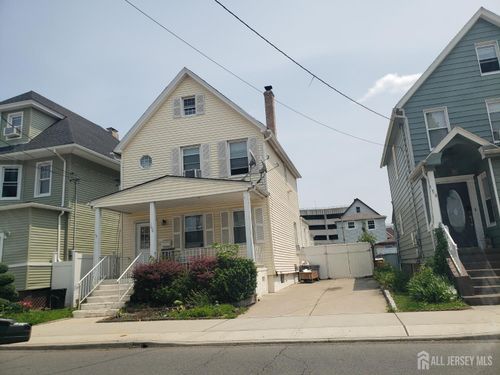 160 Pershing Ave, Carteret, NJ, 07008-2661 | Card Image