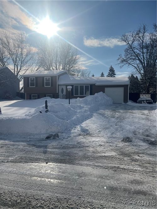 6130 Palisades Dr, Cicero, NY, 13039-9204 | Card Image