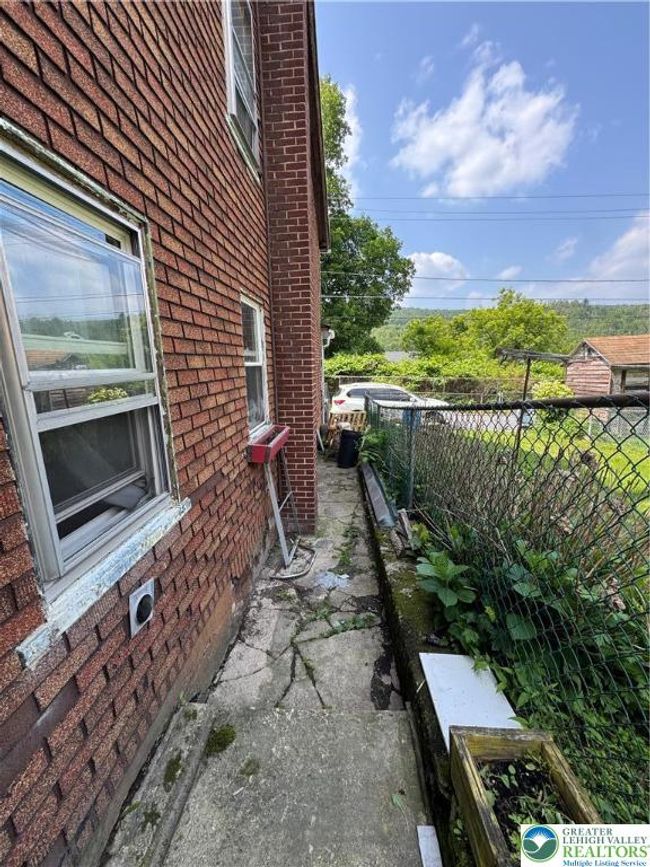226 E Snyder Ave, Townhouse with 2 bedrooms, 1 bathrooms and null parking in Lansford PA | Image 28