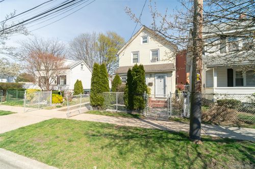 6 Linden Ave, Hempstead, NY, 11550-6117 | Card Image