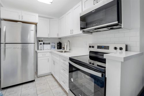 110-8501 Nw 8th St, Miami, FL, 33126-3756 | Card Image