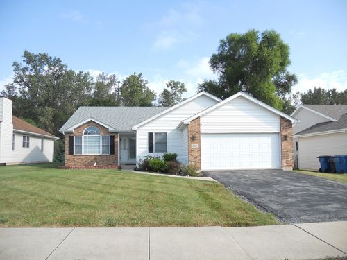 251 Hillcrest Ln, Steger, IL, 60475-1590 | Card Image