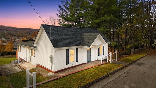 118 6th St Ne, Pulaski, VA, 24301-4626 | Card Image