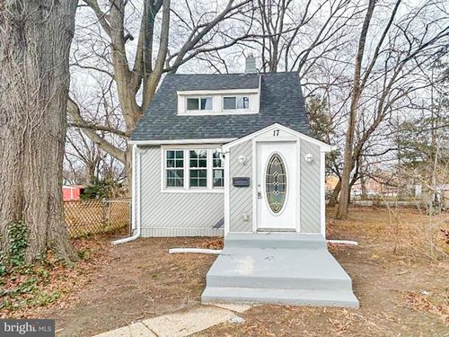 17 W Buckingham Ave, MOUNT EPHRAIM, NJ, 08059-1328 | Card Image