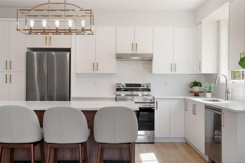 202-483 South Joffre St, Esquimalt, BC, V9A6C7 | Card Image