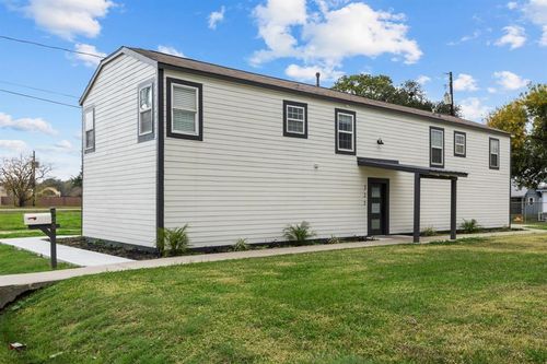 325 E A St, La Porte, TX, 77571-5203 | Card Image