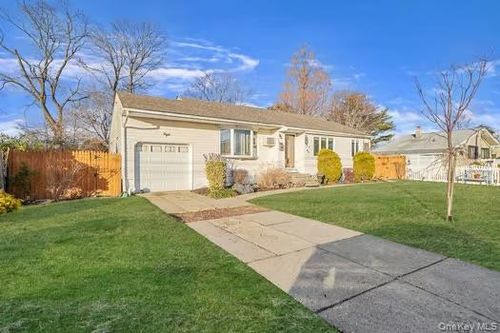 13 Hewes St, Brentwood, NY, 11717-1701 | Card Image