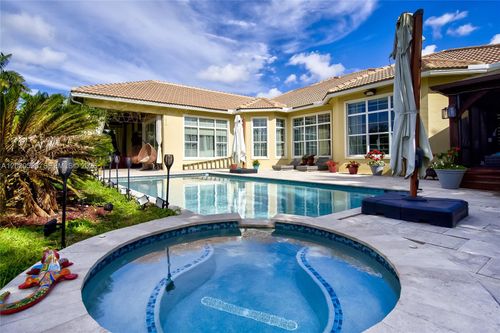 5703 N Sterling Ranch Dr, Davie, FL, 33314 | Card Image