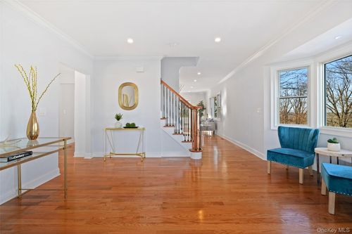 35 Summit Dr, Mahopac, NY, 10541-3820 | Card Image