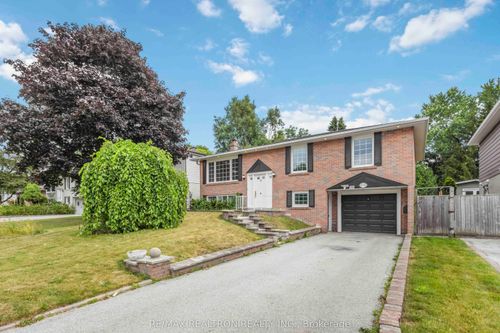 978 Wildwood Dr, Newmarket, ON, L3Y2B5 | Card Image
