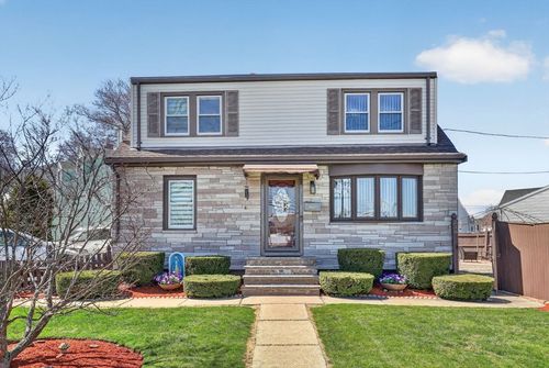 238 Squire Rd, Revere, MA, 02151-4311 | Card Image