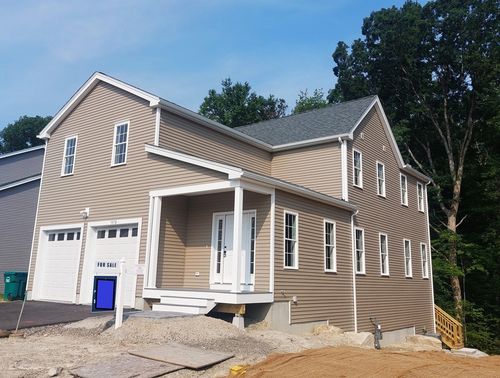 197B Crownshield Ave, Uxbridge, MA, 01569-2508 | Card Image