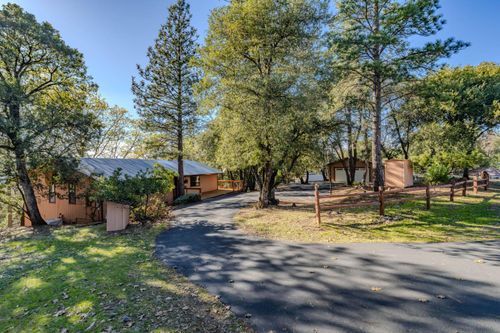 13771 West Ct, Pine Grove, CA, 95665-9418 | Card Image