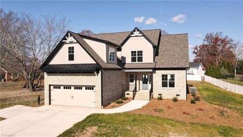 109 Glen Brooke Ln, King, NC, 27021-9328 | Card Image