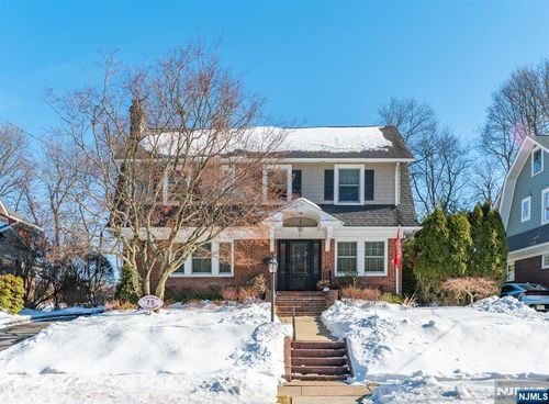 7 Wayland Dr, Verona, NJ, 07044-2330 | Card Image