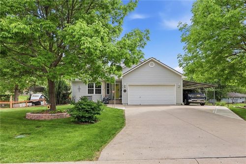 212 Se Cromwell St, Blue Springs, MO, 64014-3702 | Card Image
