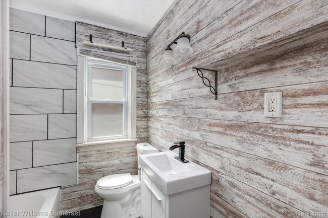 6110 Yorkshire Rd, Home with 0 bedrooms, 3 bathrooms and 2 parking in Detroit MI | Image 6