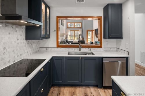 8647 Circle R Valley Ln, Escondido, CA, 92026 | Card Image