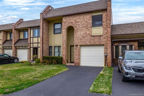 48 Southgate Cir, Massapequa Park, NY, 11762-3810 | Card Image