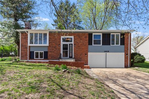 1958 Cathedral Hill Dr, Saint Louis, MO, 63138-1520 | Card Image