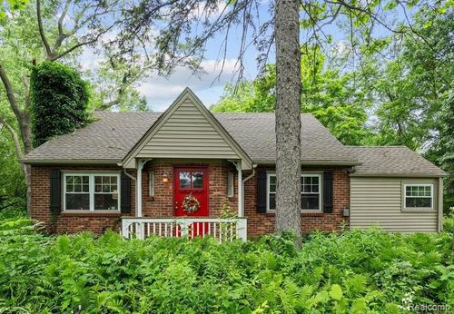 45701 Ryan Rd, Shelby Twp, MI, 48317-4726 | Card Image